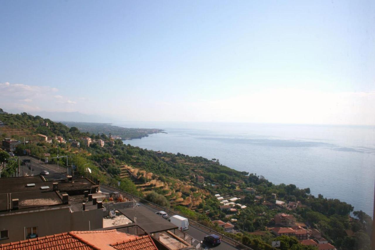 شقة Il Balcone Di Galatea أتشيريالي المظهر الخارجي الصورة